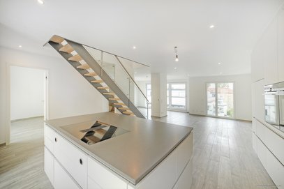 5-Zi-Penthouse-Wohnung über zwei Etagen mit Dachterrassen und Luxusküche in Toplage von Bogenhausen!
