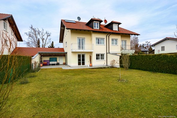 Baierbrunn – Wohnen im Grünen: Familienfr. DHH mit 5 Schlafzimmern, Kamin, Garage &amp; Traumgarten