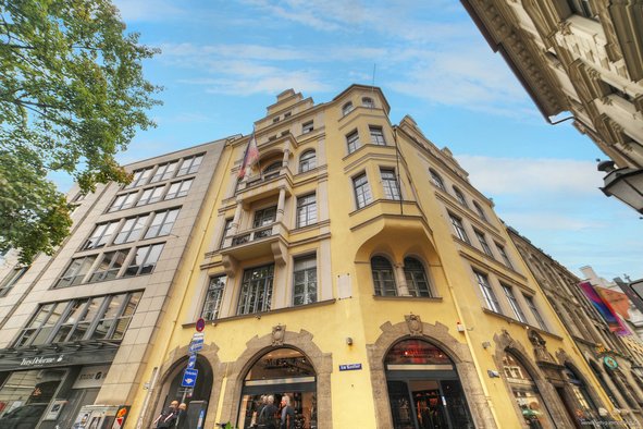 Beste Innenstadtlage! Büroetage mit 5 Zimmern in einem historischen Altbau direkt am Platzl!