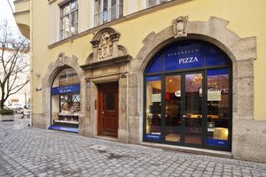 Beste Innenstadtlage! Ladengeschäft in einem historischen Gebäude direkt am Platzl im Alleinauftrag.