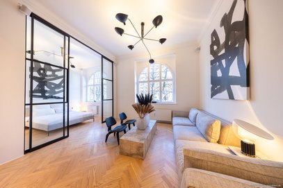 Beste Lage in Schwabing - exklusive, hochwertig kernsanierte 2-Zimmer-Altbauwohnung mit Deckenhöhen bis zu 3,8 m