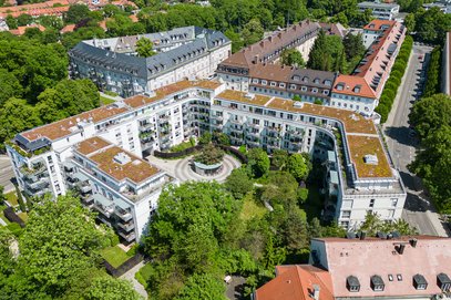 Bestlage Alt-Bogenhausen. Helle 4-Zi.-Whg. mit großem Balkon &amp; TG im ruhigen, idyllischen Innenhof.