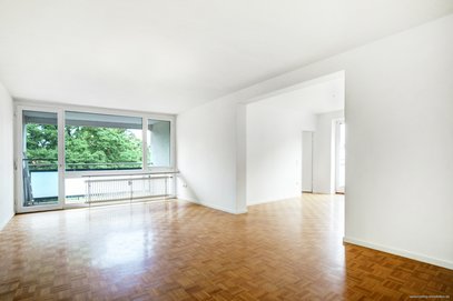 Bestlage Altbogenhausen: renovierte 2,5-Zimmer-Wohnung im 4. OG mit Westbalkon!