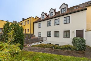 Bestlage Freisinger Altstadt. Exklusives Stadthaus mit bis zu drei Einheiten &amp; herrlichem Garten.