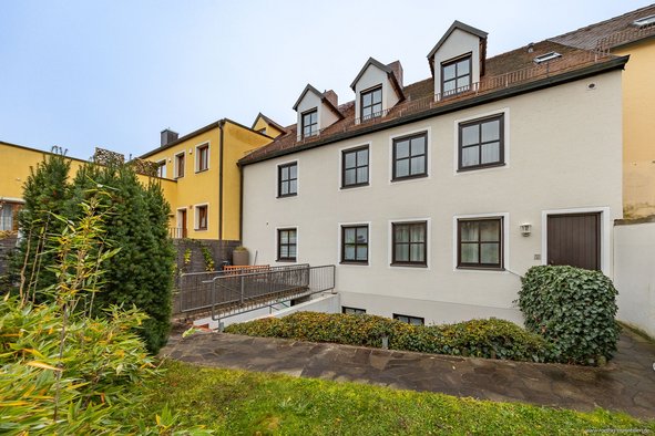 Bestlage Freisinger Altstadt. Exklusives Stadthaus mit bis zu drei Einheiten &amp; herrlichem Garten.