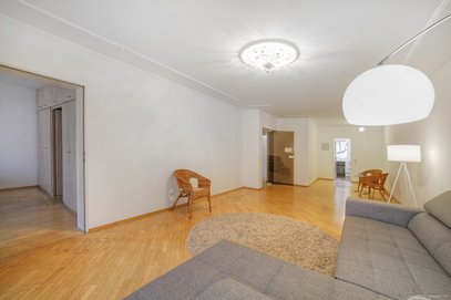 Bestlage Herzogpark! Großzügige 3-Zimmer-Wohnung mit zwei Balkonen und guter Verkehrsanbindung.
