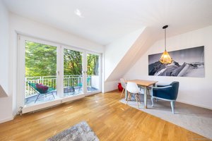Bestlage Herzogpark: nahe dem Kufsteiner Platz &amp; Isar. Helle 2-Zi.-DG-Wohnung mit Dachterrasse &amp; TG.