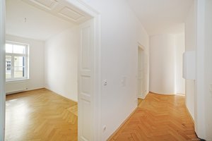 Bestlage Maxvorstadt! Charmante 4-Zimmer-Altbauwohnung mit idealem Schnitt und Ost-Balkon!