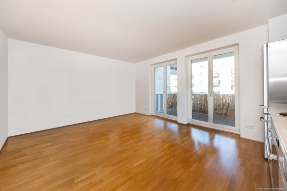 Bestlage Maxvorstadt (Nymphenburger Höfe): 1-Zimmer-Stadtwohnung zum Innenhof mit Balkon &amp; Kellerraum.