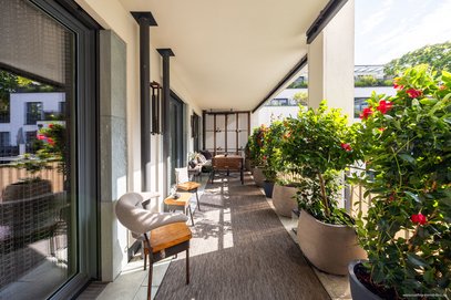 Bestlage nahe Englischen Garten: Luxuriöse 3-4 Zi.-Designerwhg. - großer Balkon &amp; 2 TG-Stellplätzen.