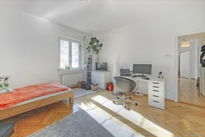 Bestlage Schwabing - unweit vom Luitpoldpark! Gemütliche 2-Zimmer-Altbauwohnung mit Parkettboden.