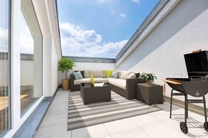 Verkauft im Bieterverfahren - Bestlage Trudering - Sonne pur! Helle 4-Zi.-Whg. mit Dachterrasse, zwei Balkonen &amp; TG im Erbbaurecht.