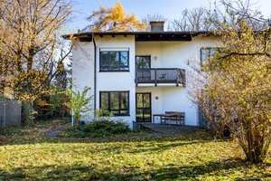 Bestlage Trudering. Helle 2/3-Zi.-Maisonettewhg. mit Terrasse inkl. großem Garten, Hobbyraum & TG.