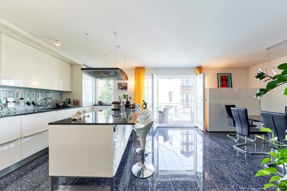Verkauft im Bieterverfahren - Bestlage Trudering. Luxuriöse 4/5-Zi.-Whg. - große Dachterrasse &amp; Jacuzzi (nachhaltige Wärmepumpe!)
