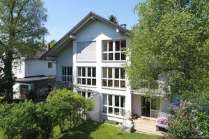 Bogenhausen/Denning - 7 Zimmer- Doppelhaushälfte mit großzügigem Garten in sehr ruhiger Parklage!