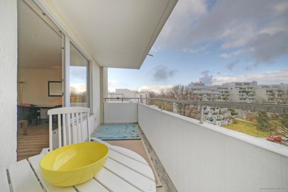 Bogenhausen! Möblierte 2-Zimmer-Wohnung mit Balkon und schönem Weitblick - ab sofort verfügbar.