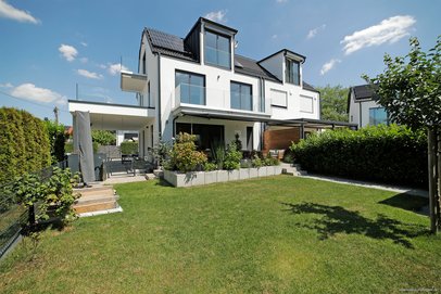 Brunnthal/Waldbrunn: Moderne Doppelhaushälfte (BJ 2021) mit 5 Zimmern und sonnigem Garten!