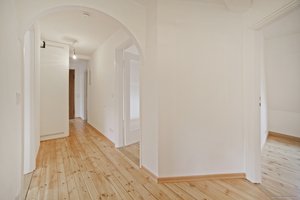 Charmante 4-Zimmer-Dachgeschosswohnung in Toplage im Herzen von Altbogenhausen zur Miete!