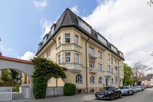 Eine ganze Etage Jugendstil am Nymphenburger Schlosskanal: Traumhafte Altbauwhg. (Teilung möglich)