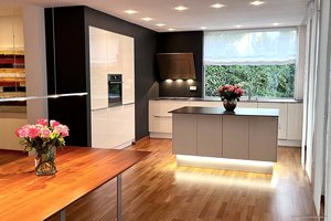 Exklusives Villenanwesen mit Einliegerwohnung &amp; Luxusausstattung - Traumhafte Wohnidylle nahe Freising