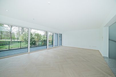 Familientraum in Bogenhausen! Helles Reihenhaus mit viel Platz, großem Privatgarten &amp; drei Terrassen