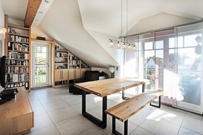 Forstenried- 3-Zimmer-Dachgeschosswohnung, Südbalkon, Tiefgarageneinzelplatz in idyllischer Wohnlage