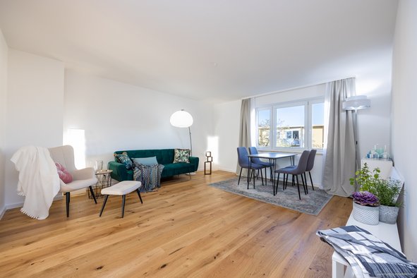 Frisch renovierte 2-Zimmer-Wohnung mit Ausblick und Balkon zum ruhigen Innenhof in der Maxvorstadt.