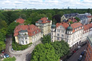 Für Kreative! Top-Lage im Lehel! Direkt am Englischen Garten, EG, 5 Zimmer im Altbau mit Potenzial!
