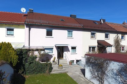 Gemütliches Reihenmittelhaus in ruhiger, idillyscher Wohnsiedlung, schöner Garten, Südausrichtung.