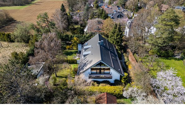 Gräfelfing - Familientraum im Grünen: Großzügige Doppelhaushälfte mit flexiblen Nutzungsmöglichkeiten, traumhaftem Garten &amp; Garage!