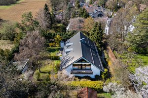Gräfelfing - Familientraum im Grünen: Großzügige Doppelhaushälfte mit flexiblen Nutzungsmöglichkeiten, traumhaftem Garten &amp; Garage!