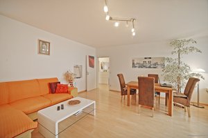 Großzügige 2-Zimmer-Wohnung mit großem sonnigen Westbalkon in Bogenhausen nahe Arabellapark!