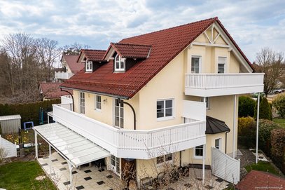 Helle 3-Zimmer-Wohnung (BJ 2002) im 1. OG mit Balkon (ca. 24 m²) und TG-Einzelstellplatz in Olching!