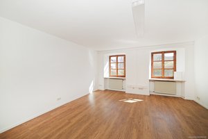 Im Zentrum von Ismaning! Büroraum im Erdgeschoss in idyllischer Lage direkt am Schlosspark.