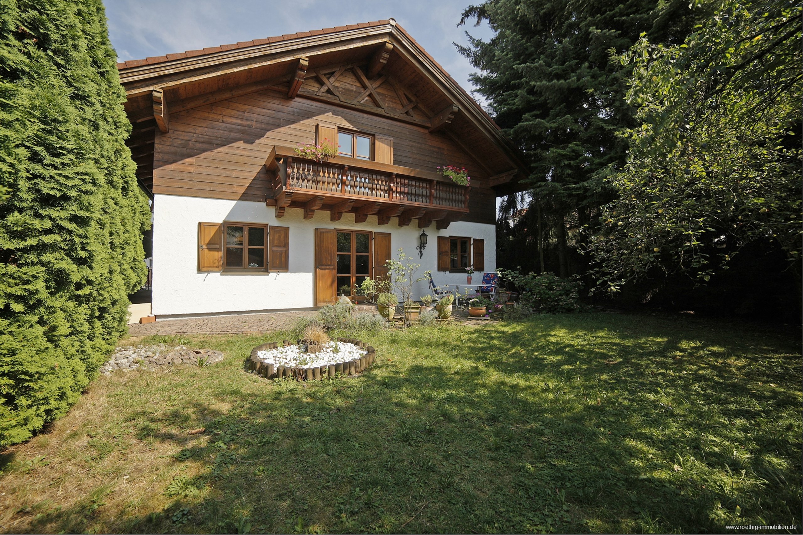 Verkauf im Bieterverfahren! Architektenhaus mit uneinsehbarem Garten in
