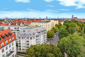 Isarvorstadt mit Blick auf die Frauenkirche: 3-Zimmer-Dachgeschosswohnung mit Loggia, Keller &amp; XL-Tiefgarageneinzelstellplatz.