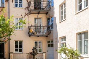 Jugendstiljuwel in Bestlage Maxvorstadt: 4-Zi.-Maisonettewhg. (RGB im DG) mit Balkon &amp; Dachterrasse.