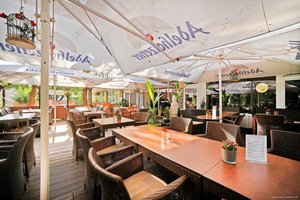 Ladenlokal in West-Schwabing – große Terrasse + Platz für 105 Gäste + verpachtet + 11 TG-Stellplätze