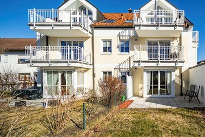 Lichtdurchflutete 2-Zi.-Gartenwohnung mit zwei Terrassen nahe Landschaftsschutzgebiet in Trudering!