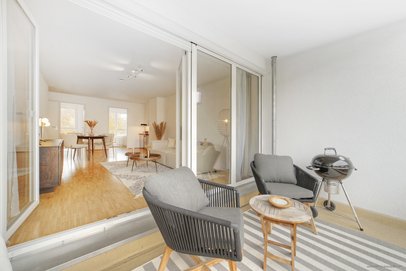 Lichtdurchflutete 2-Zi.-Wohnung mit Balkon und TG-Stellplatz am Landschaftsschutzgebiet in Trudering