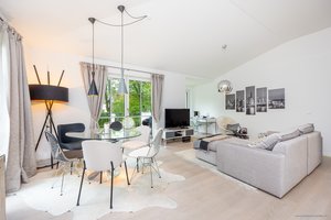 Verkauft im Bieterverfahren - Lichtdurchflutete 2-Zimmer-Wohnung mit 3 Balkonen und TG mit Wallbox im grünen Stadtteil Harlaching.