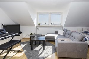 Lichtdurchflutete 4-Zimmer-Dachgeschosswohnung mit Alpenblick im schönen Stadtteil München-Pasing.