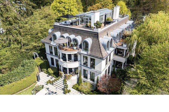 Luxuriöses 4-Zimmer Maisonette-Penthouse am Herzogpark mit weitläufiger Dachterrasse, zwei Balkonen &amp; zwei Tiefgaragenstellplätzen.