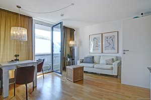 Maxvorstadt! Hochwertig möbliertes Appartement mit Balkon zum Innenhof direkt an der Universität!