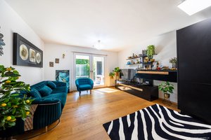 Moderne 3-Zi.-Gartenwhg. (BJ 2020) in Trudering mit zurückversetztem Garten &amp; Terrasse, Keller &amp; TG.