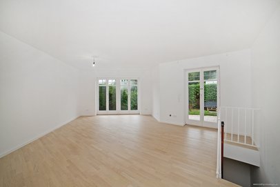 Moderne 3-Zimmer-Maisonettewohnung mit großer Terrasse & ruhigem Privatgarten im schönen Trudering!