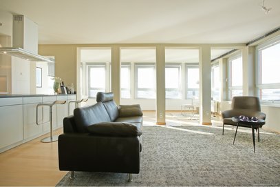 Moderne exklusiv möblierte 2-Zimmer-Wohnung mit Loftcharakter an der Bavaria - Alpenblick gratis!