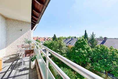 Möblierte 3-Zimmer-Wohnung im 3. OG mit Balkon und Alpenblick in Kirchheim bei München!