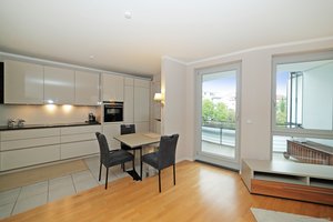 Möblierte 3-Zimmer-Wohnung mit Loggia in absoluter Toplage in Altbogenhausen!