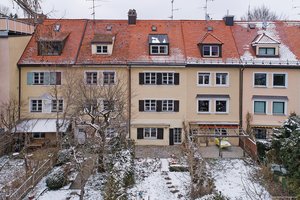 München-Harlaching! Charmantes Reihenhaus mit viel Platz für die ganze Familie und vielen schönen Details.